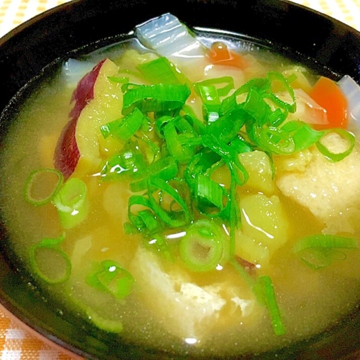 さつまいもと野菜とあげの味噌汁